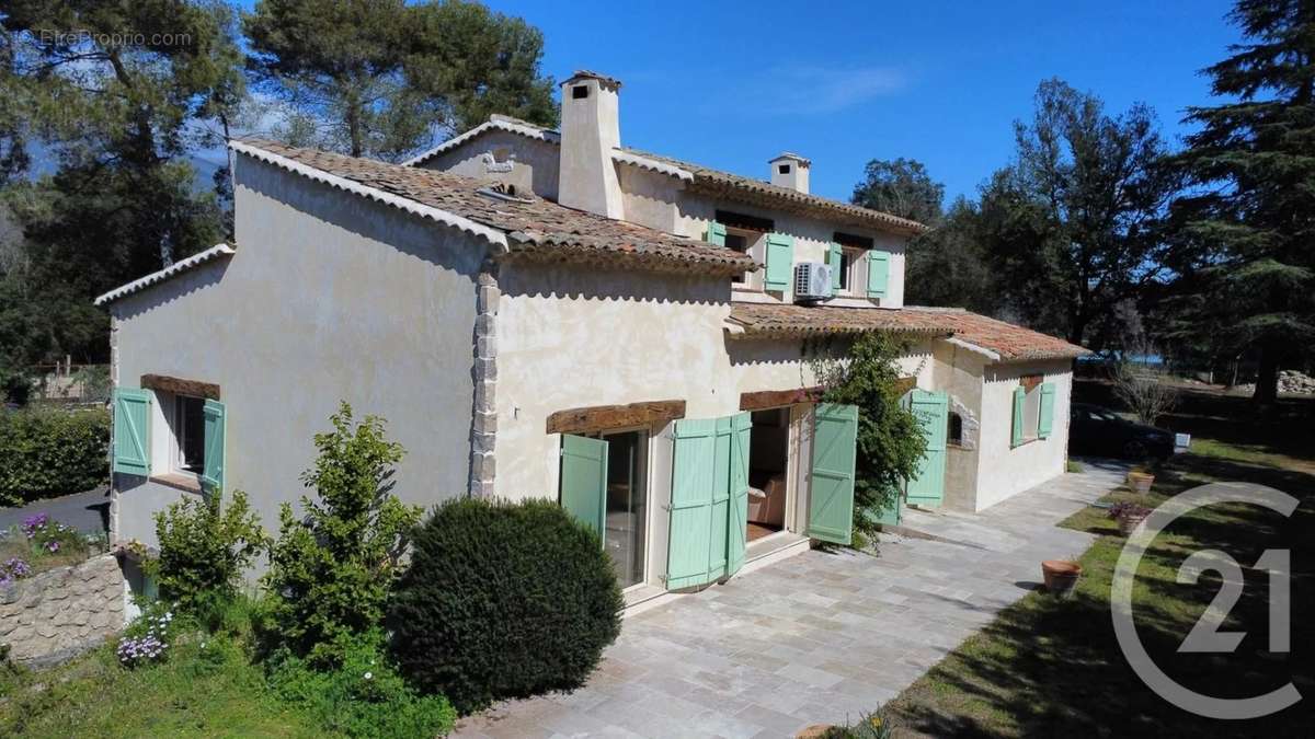 Maison à ROQUEFORT-LES-PINS