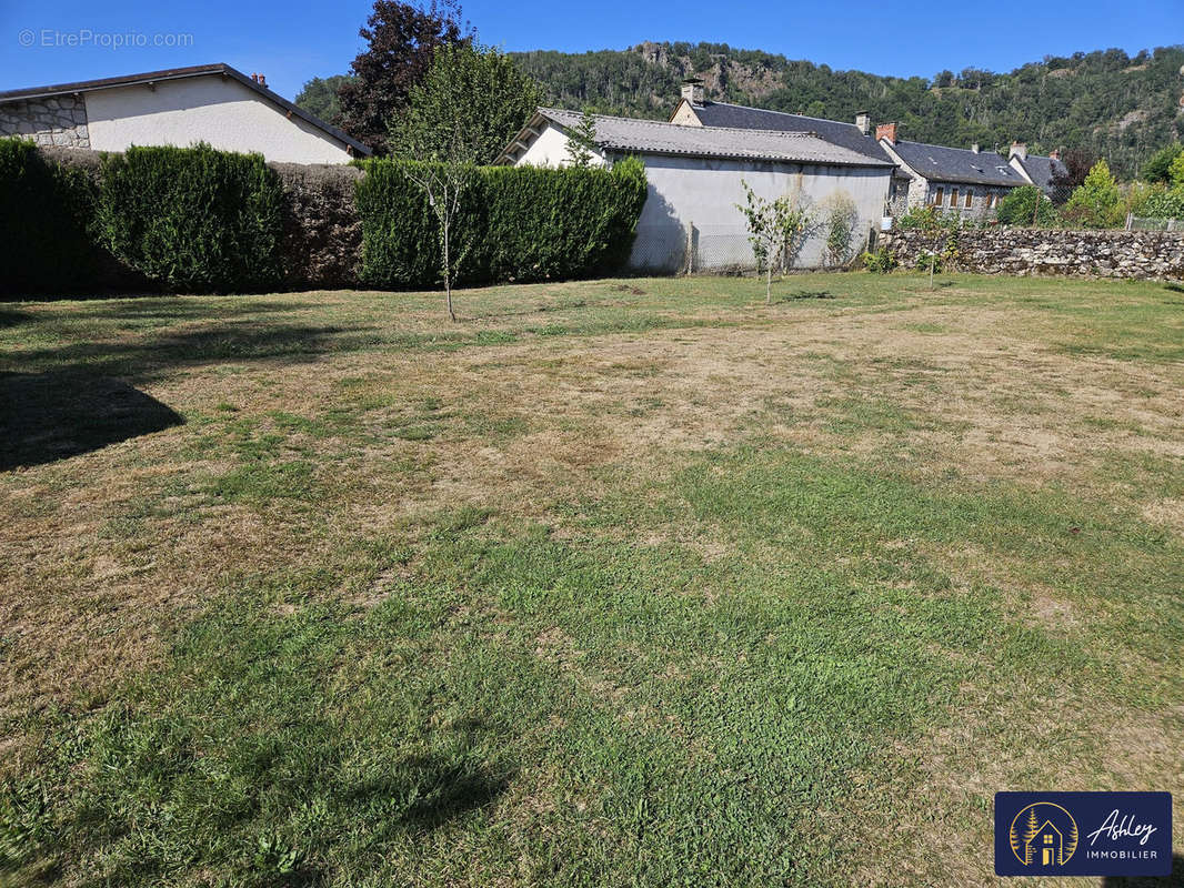 Maison à CHAMPS-SUR-TARENTAINE-MARCHAL