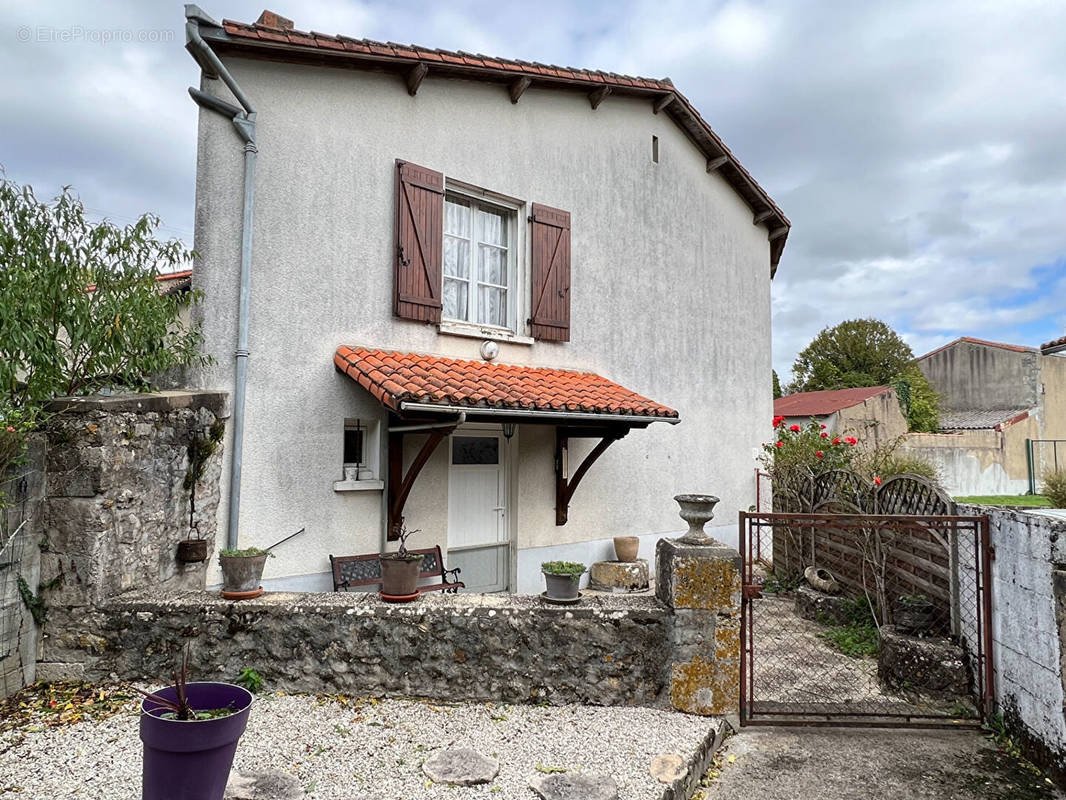 Maison à CHARROUX