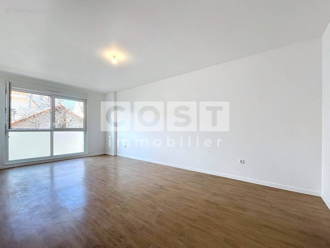 Appartement à GENNEVILLIERS