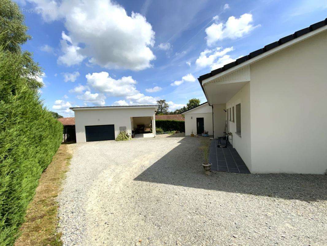 Maison à COUZEIX