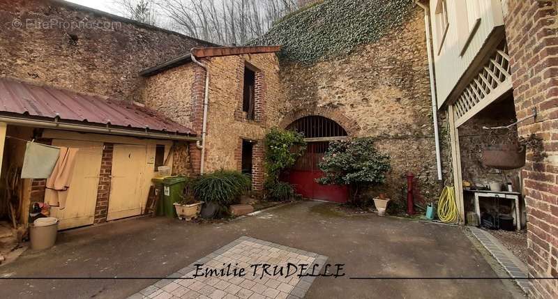 Maison à LA CHARTRE-SUR-LE-LOIR