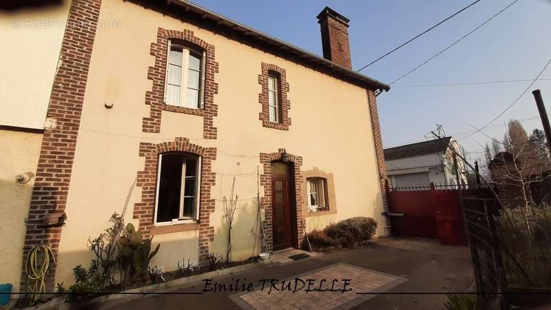 Maison à LA CHARTRE-SUR-LE-LOIR