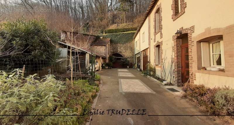 Maison à LA CHARTRE-SUR-LE-LOIR