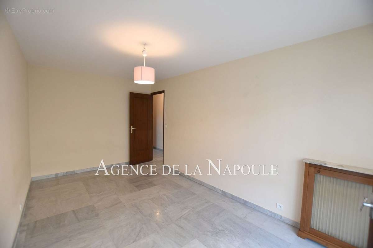 Appartement à MANDELIEU-LA-NAPOULE