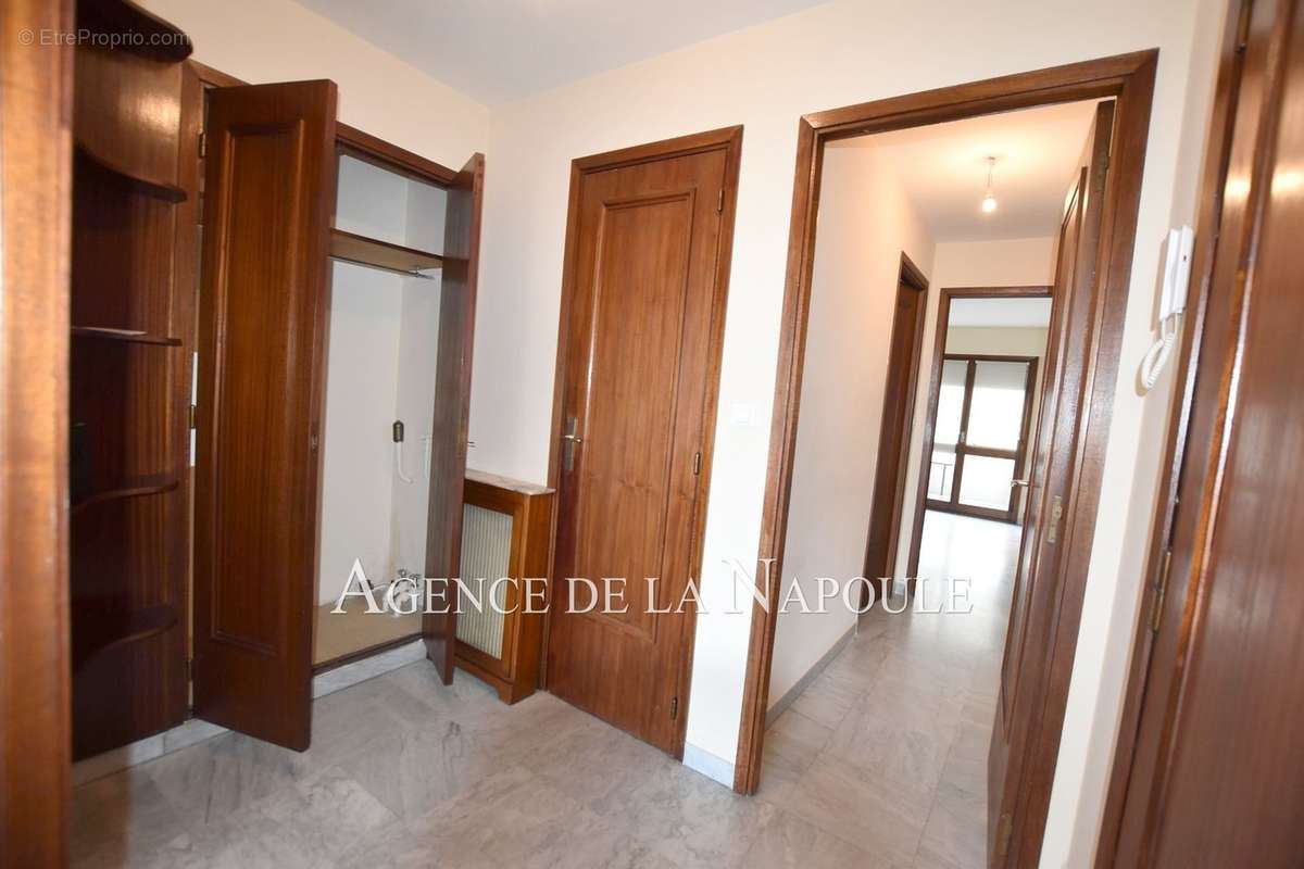 Appartement à MANDELIEU-LA-NAPOULE