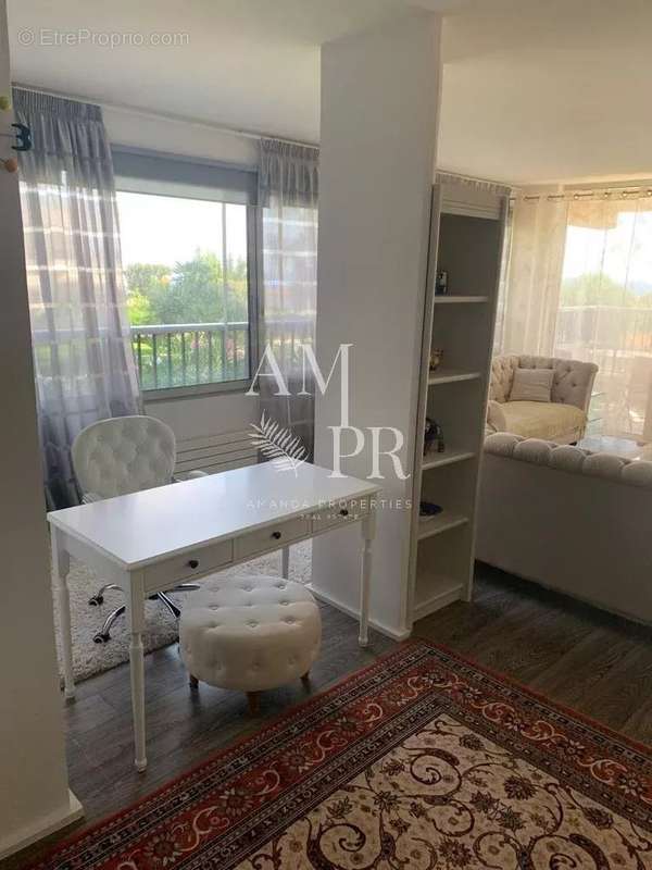 Appartement à VALLAURIS