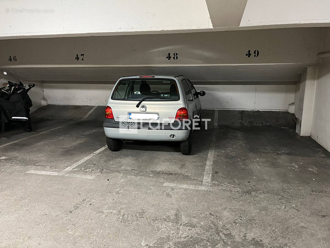 Parking à PARIS-12E