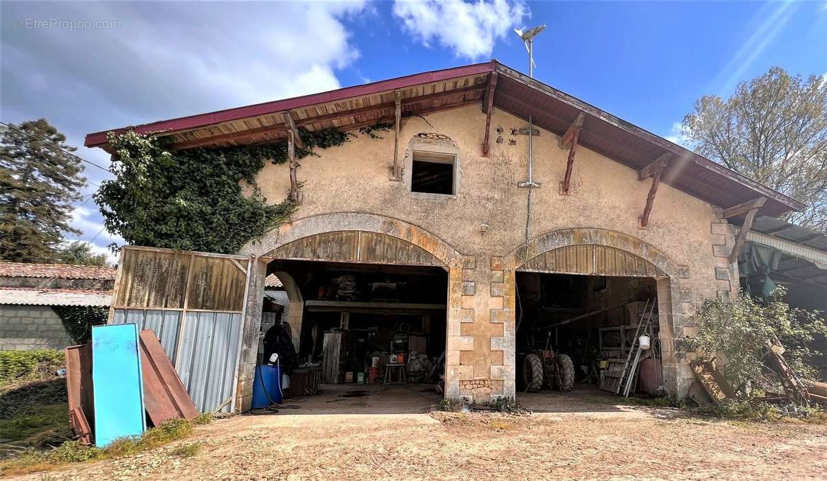 Maison à SAINTES