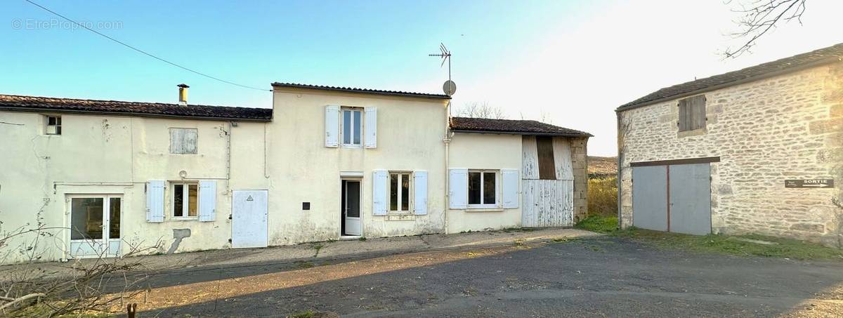 Maison à SAINTES