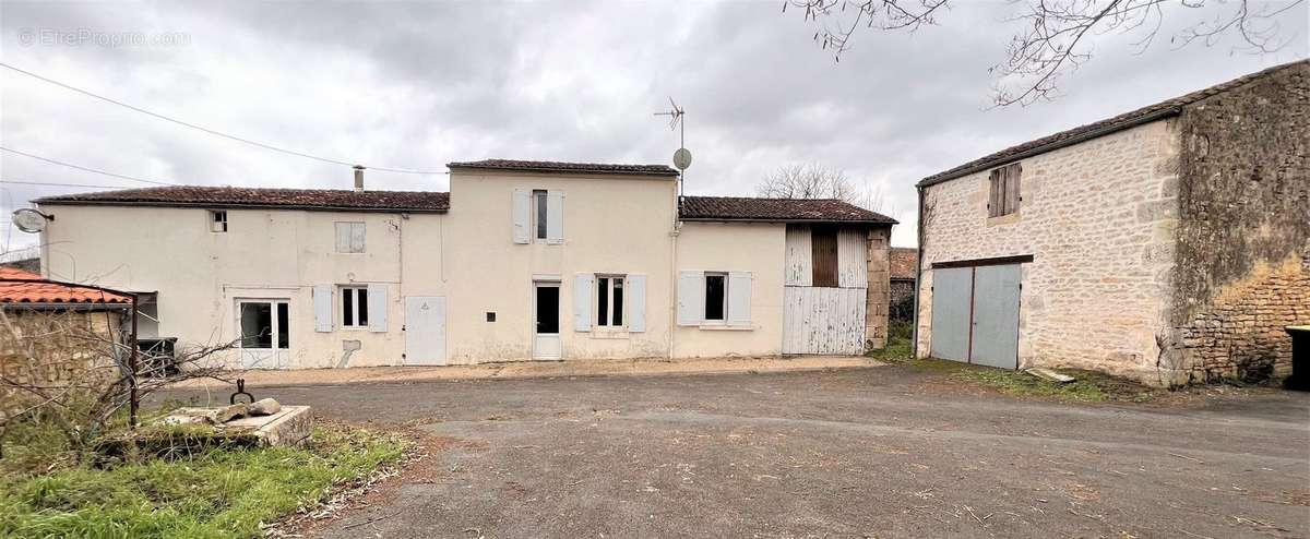 Maison à SAINTES