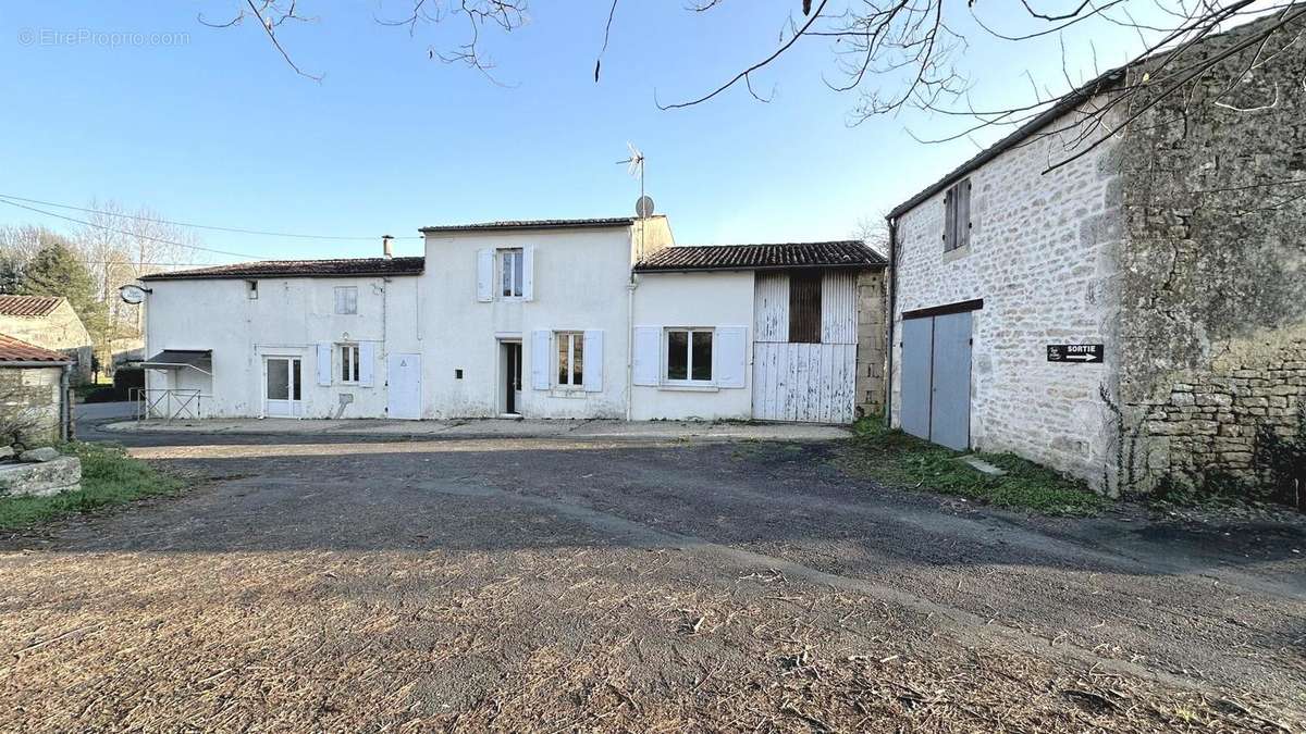 Maison à SAINTES