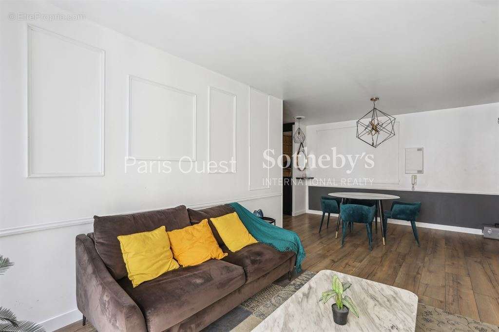 Appartement à PARIS-17E