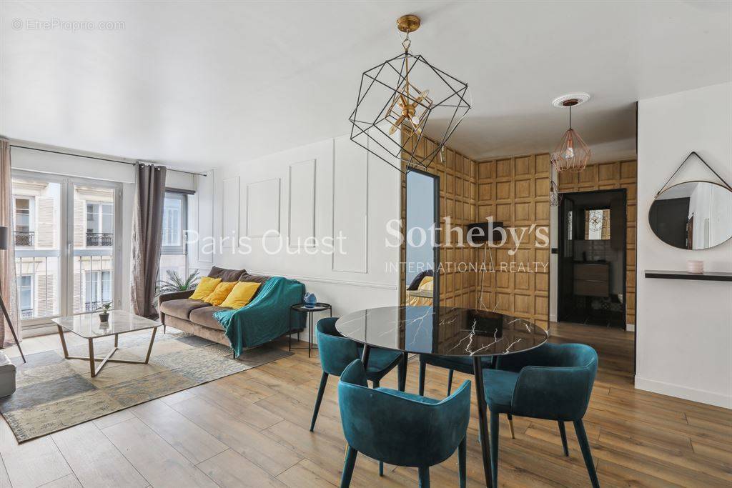 Appartement à PARIS-17E