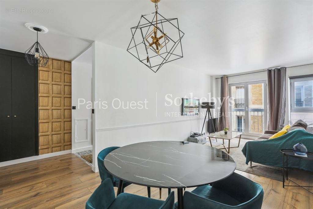 Appartement à PARIS-17E