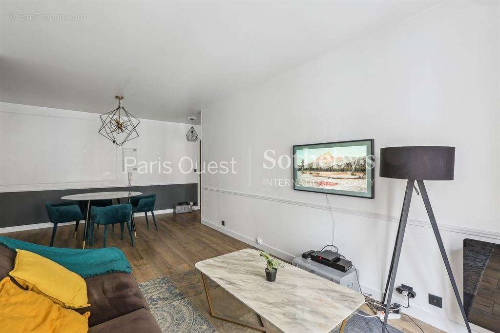 Appartement à PARIS-17E