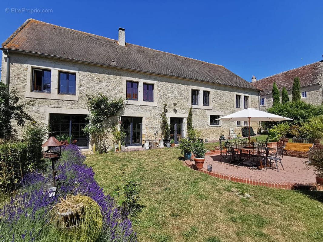 Maison à SAINT-PIERRE-SUR-DIVES