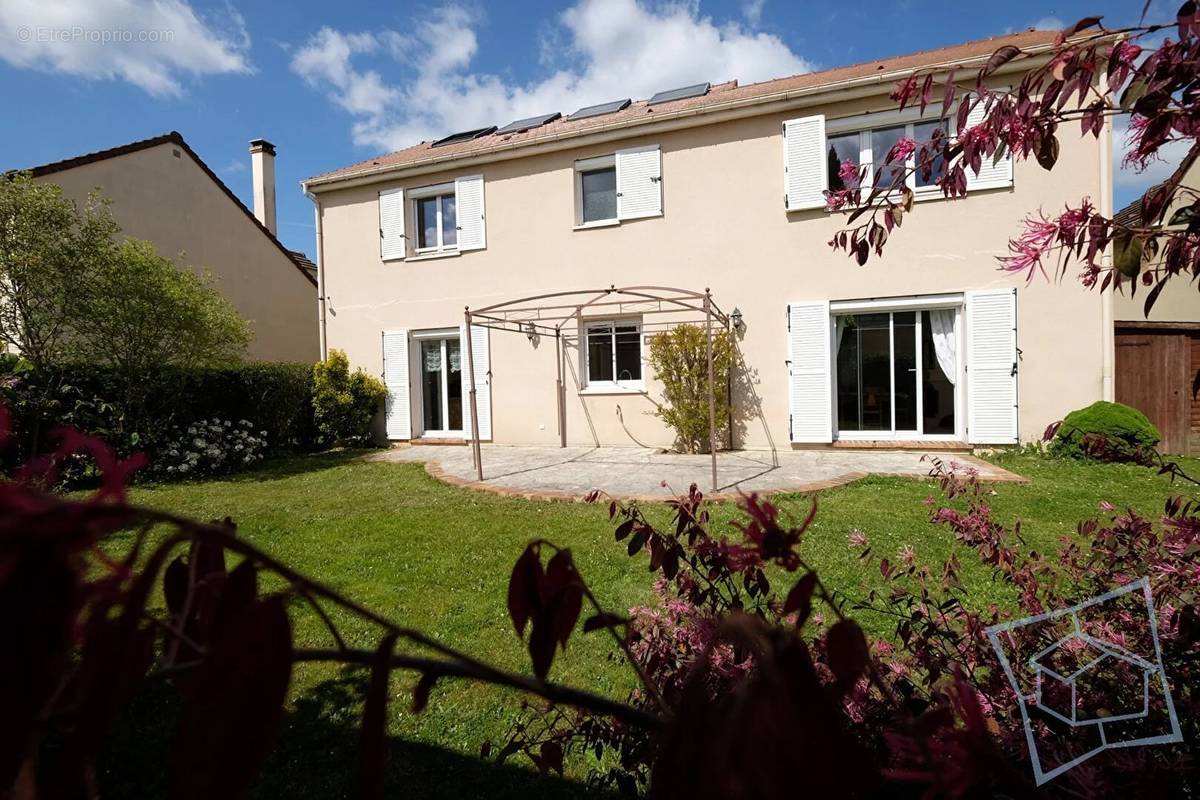 Maison à VOISINS-LE-BRETONNEUX