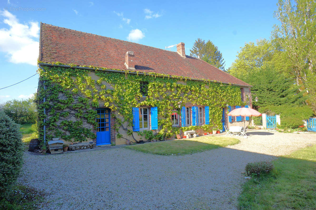 Maison à AILLANT-SUR-THOLON