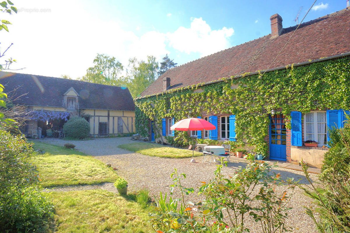 Maison à AILLANT-SUR-THOLON