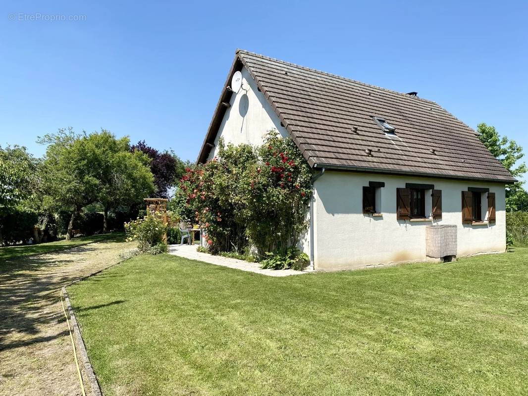 Maison à FERRIERES-HAUT-CLOCHER