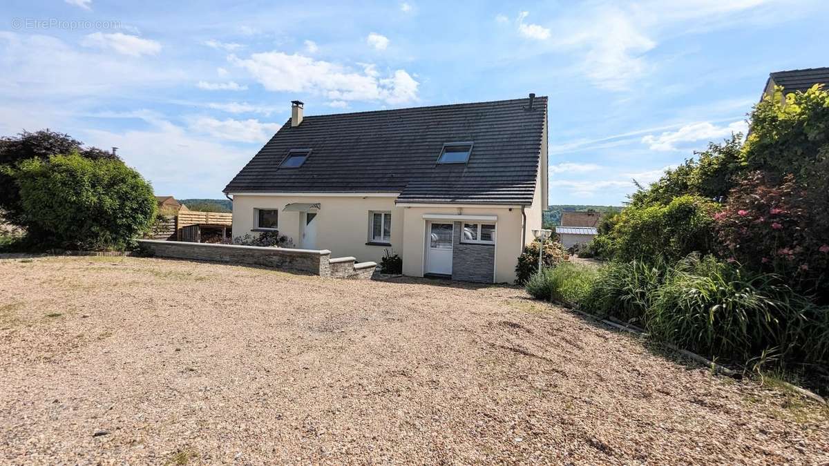 Maison à LA CROIX-SAINT-LEUFROY