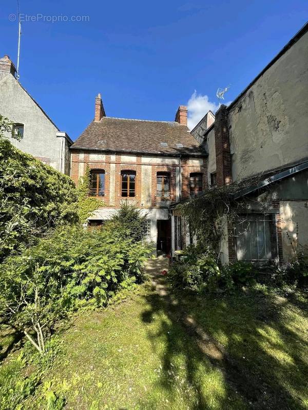 Maison à CHATEAUNEUF-EN-THYMERAIS