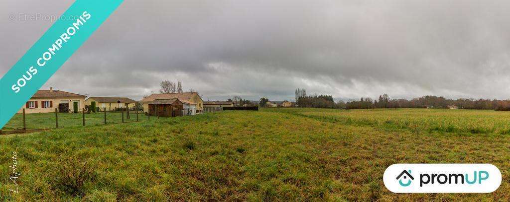 Terrain à SAINT-FRONT-DE-PRADOUX