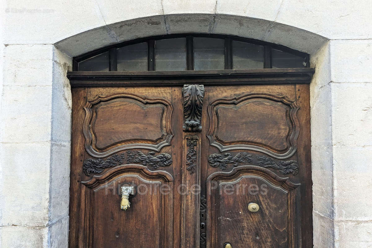 Maison à COTIGNAC