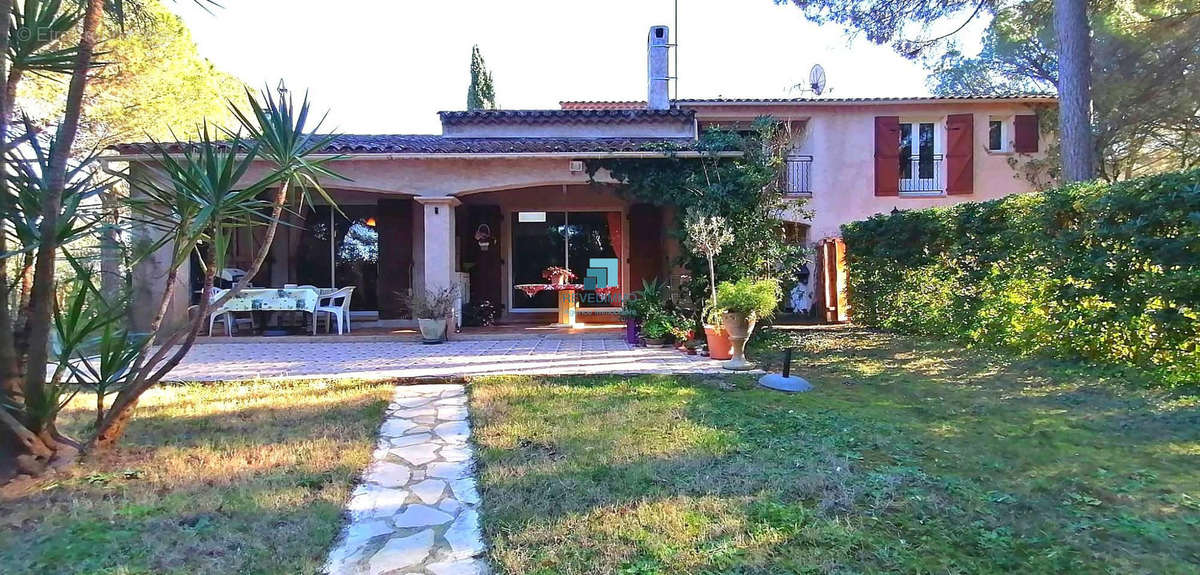 Maison à ROQUEBRUNE-SUR-ARGENS