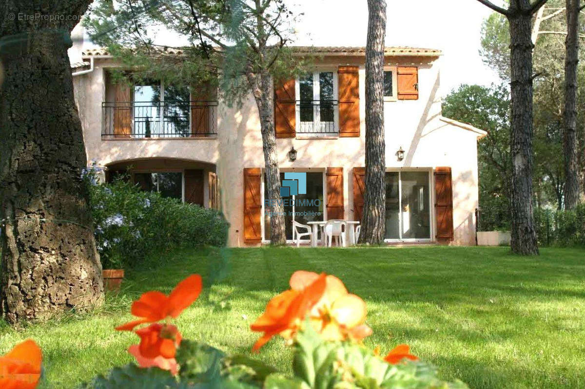 Maison à ROQUEBRUNE-SUR-ARGENS