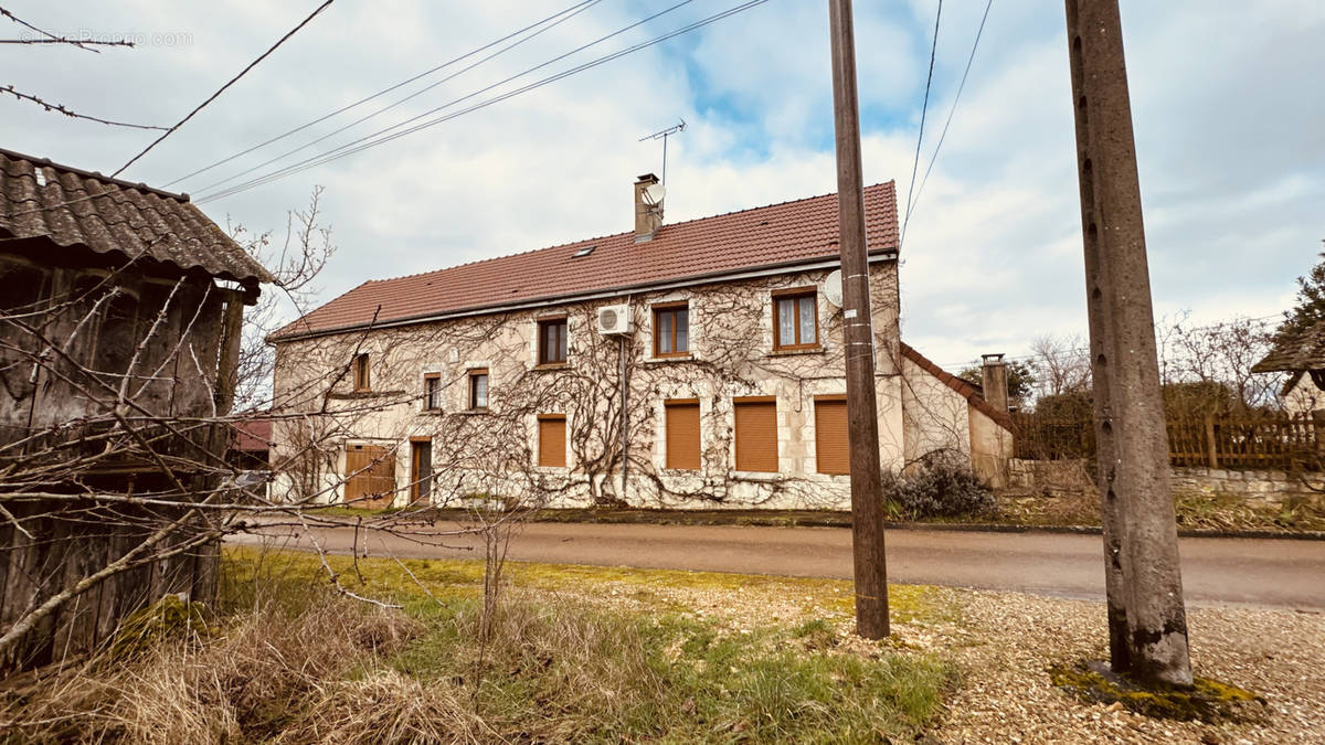 Maison à MAILLY-LA-VILLE