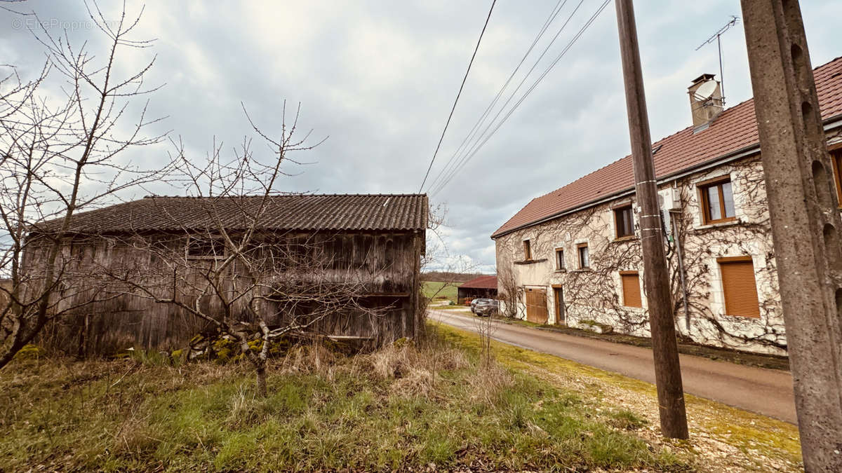 Maison à MAILLY-LA-VILLE