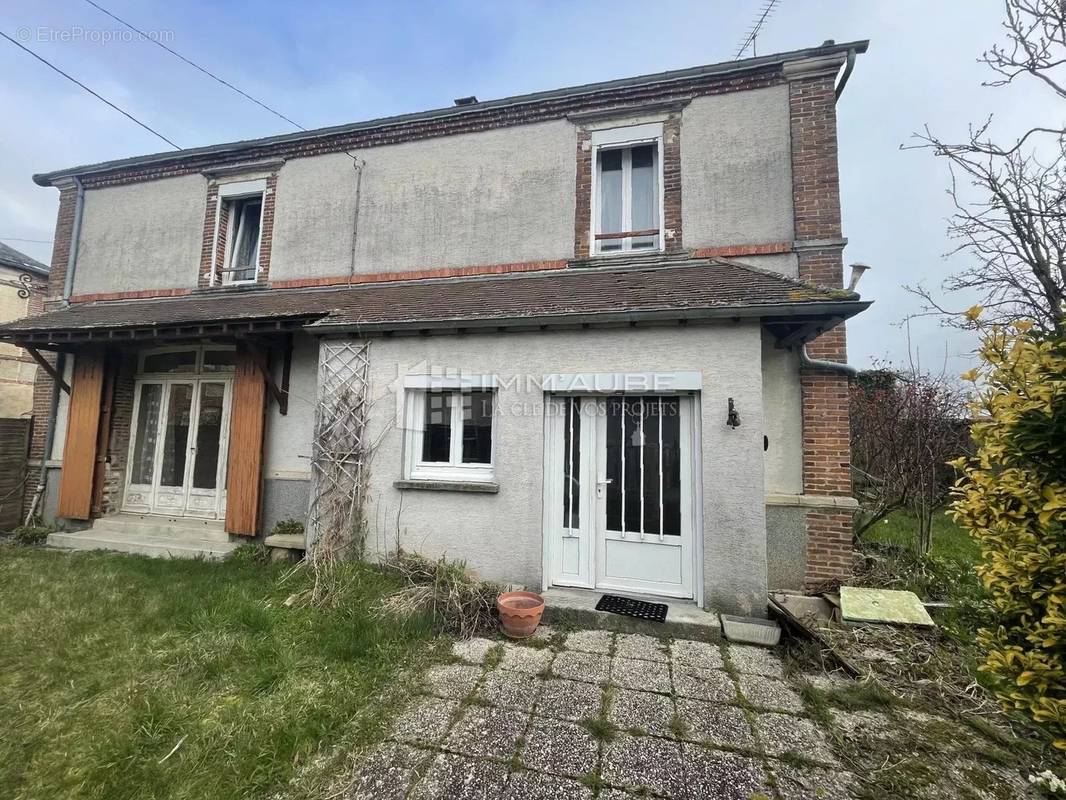 Maison à MARIGNY-LE-CHATEL