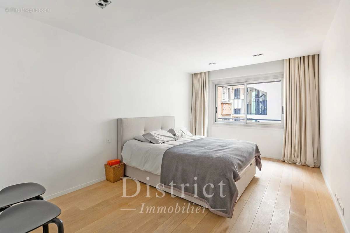 Appartement à PARIS-7E