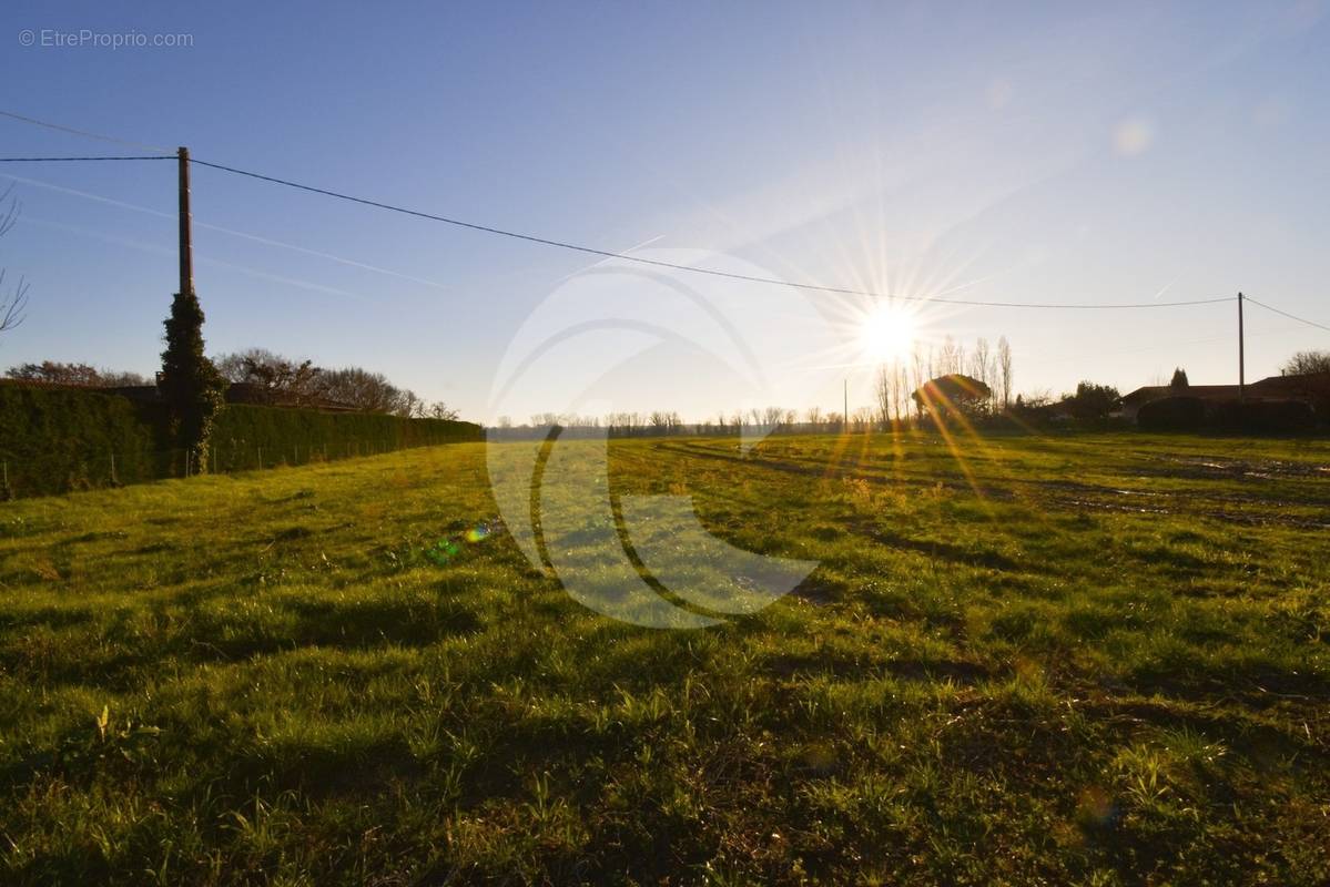 Terrain à BIOULE