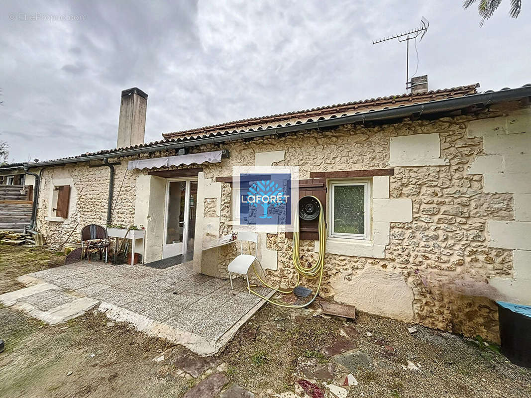 Appartement à MONTENDRE