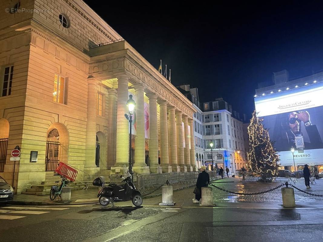 Autre à PARIS-6E