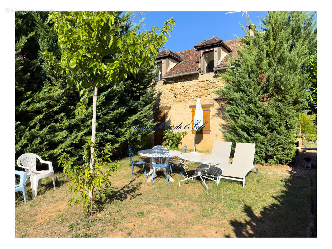 Maison à SAINT-LEON-SUR-VEZERE