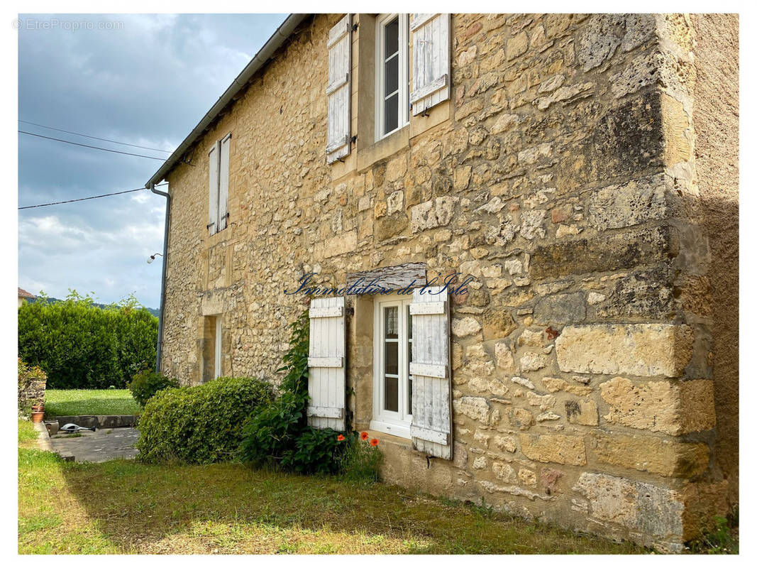 Maison à SAINT-LEON-SUR-VEZERE