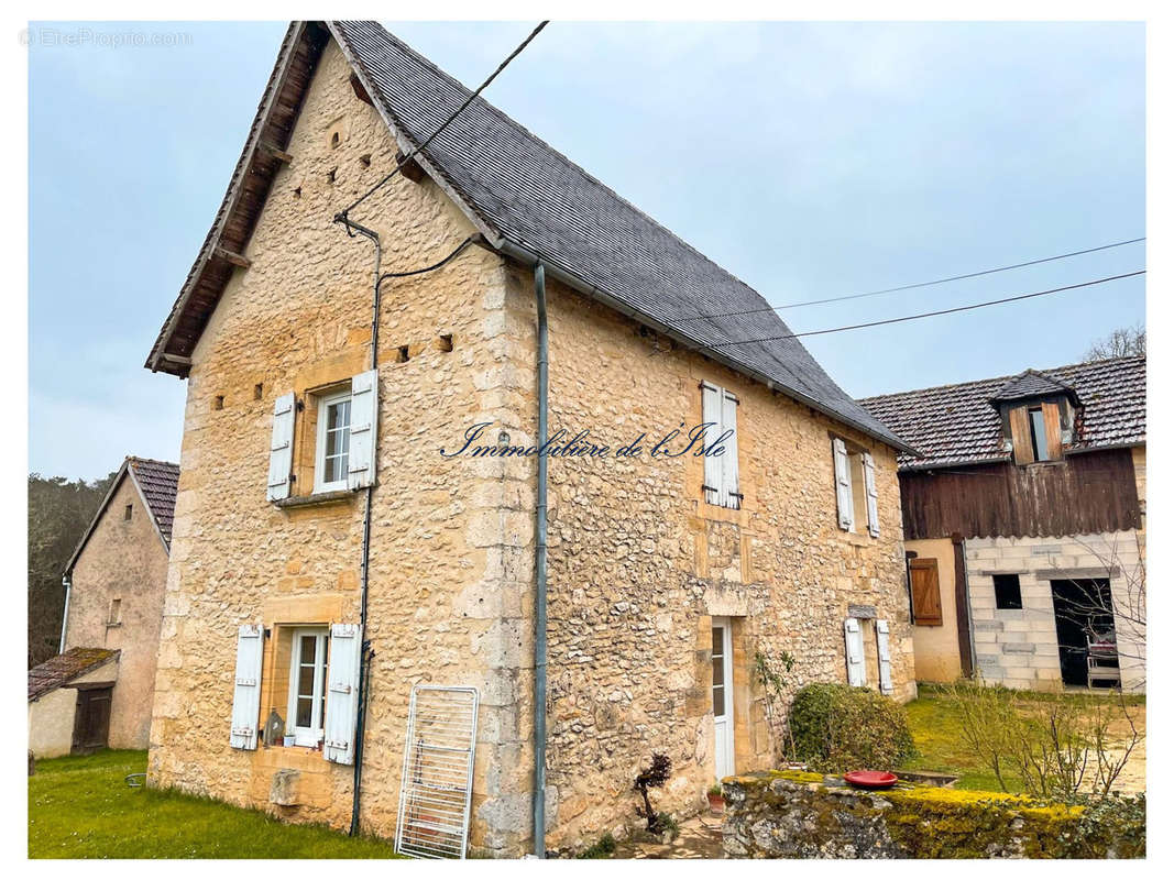 Maison à SAINT-LEON-SUR-VEZERE