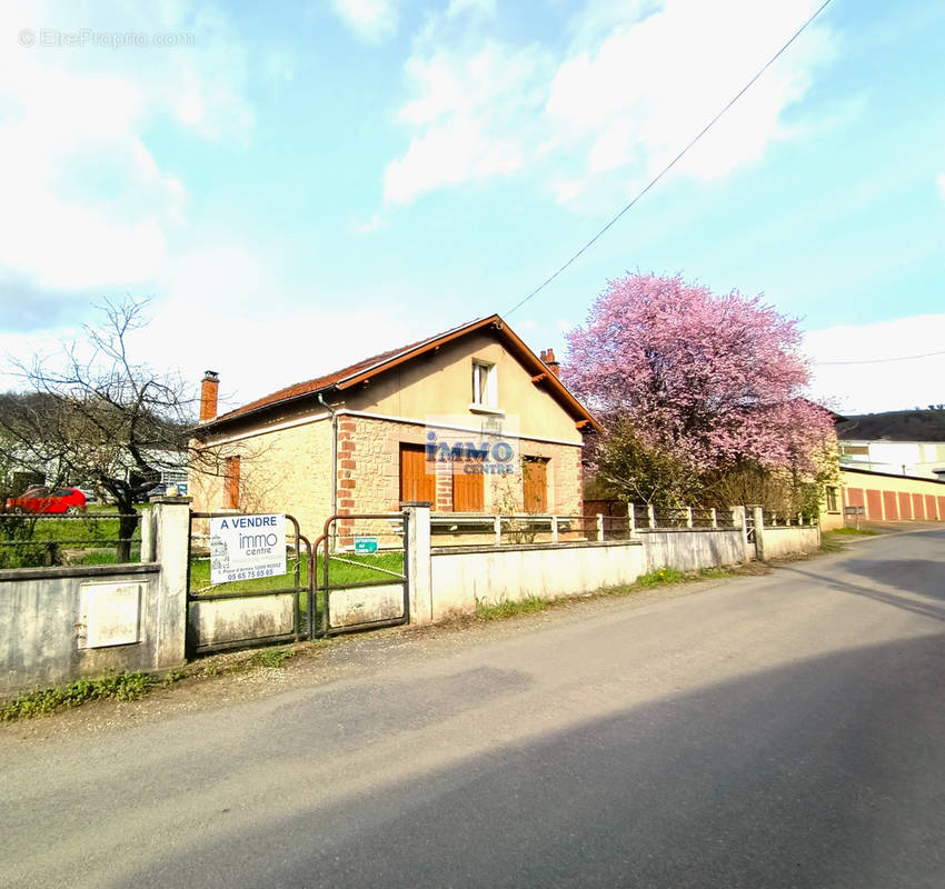 Maison à DECAZEVILLE