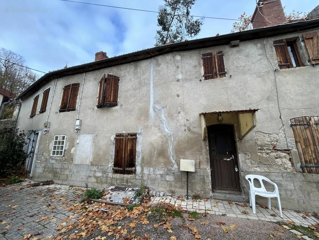 Maison à BELLENAVES