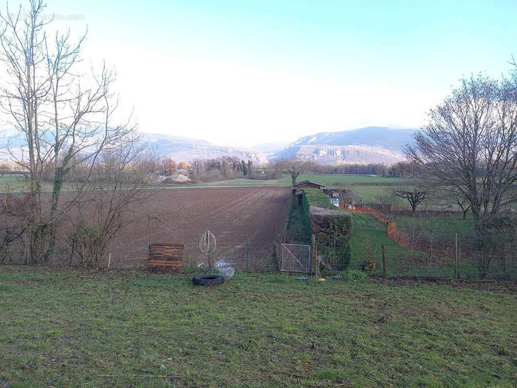 Terrain à BOUVESSE-QUIRIEU