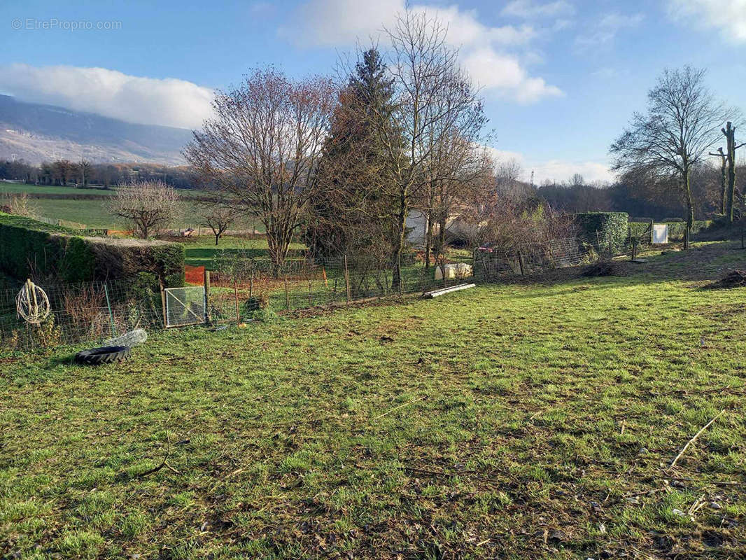 Terrain à BOUVESSE-QUIRIEU