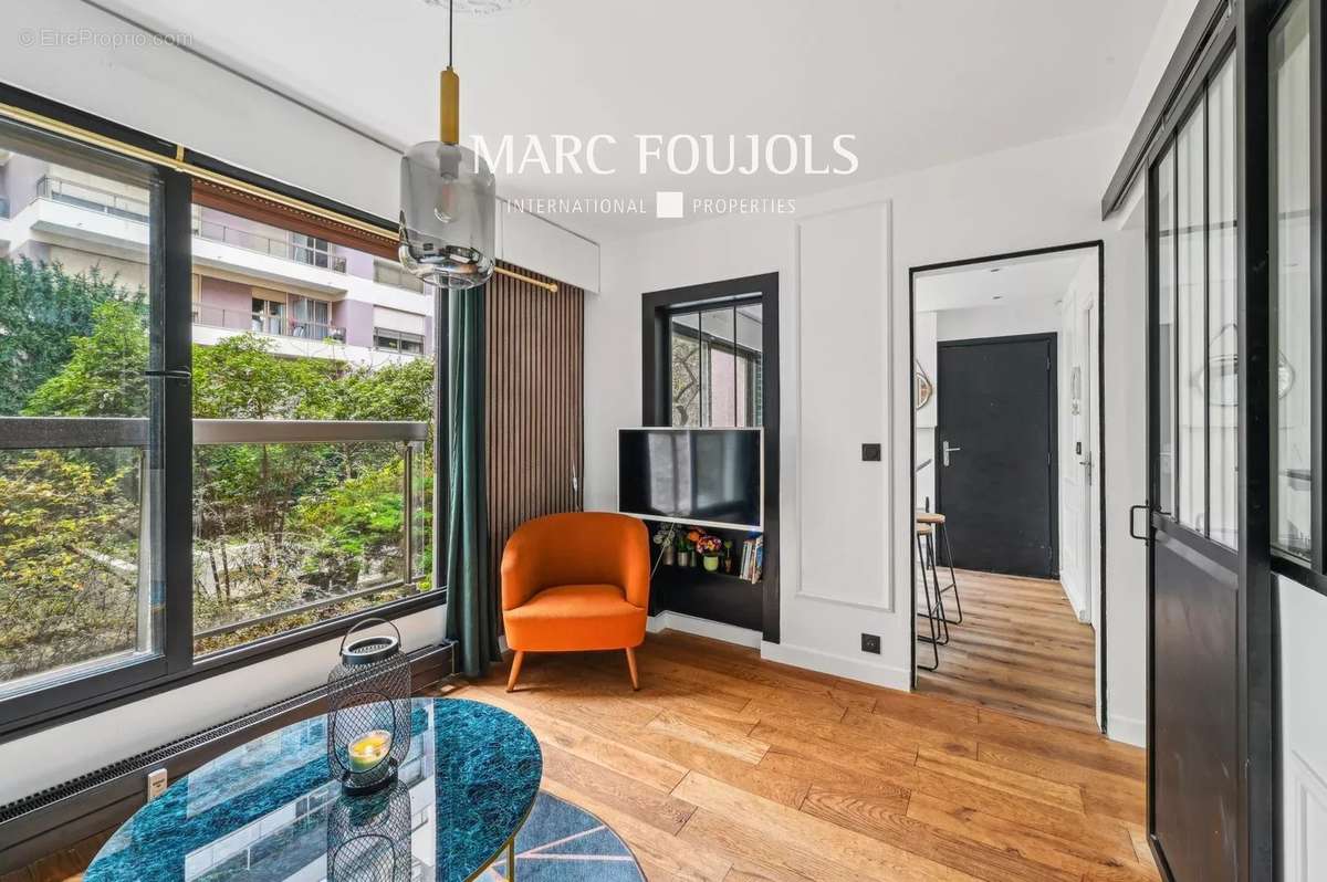 Appartement à PARIS-16E