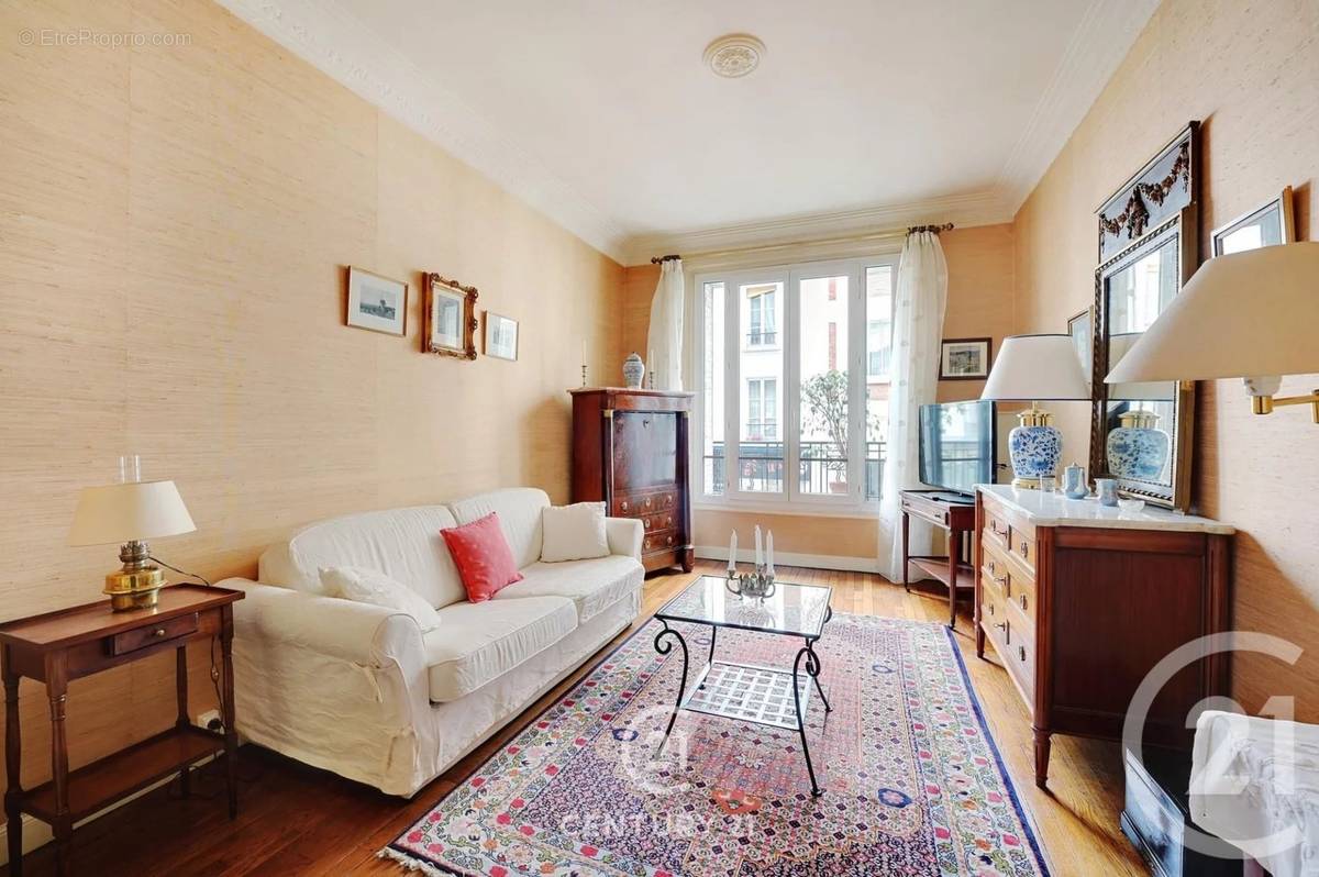 Appartement à PARIS-15E