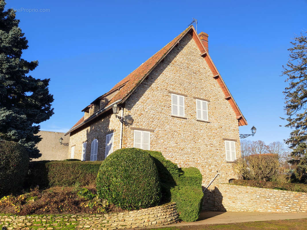 Maison à AUNEAU