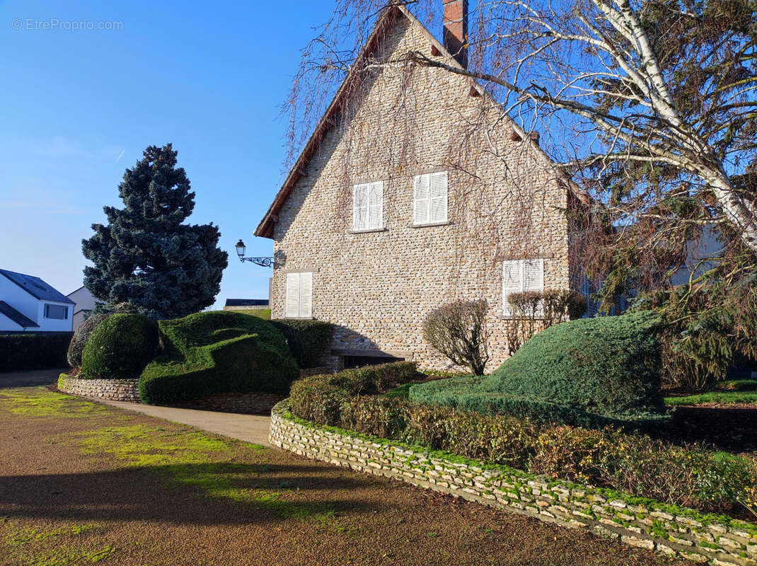 Maison à AUNEAU