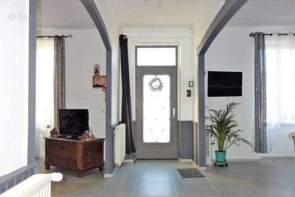 entrance hall - Maison à AUNAC